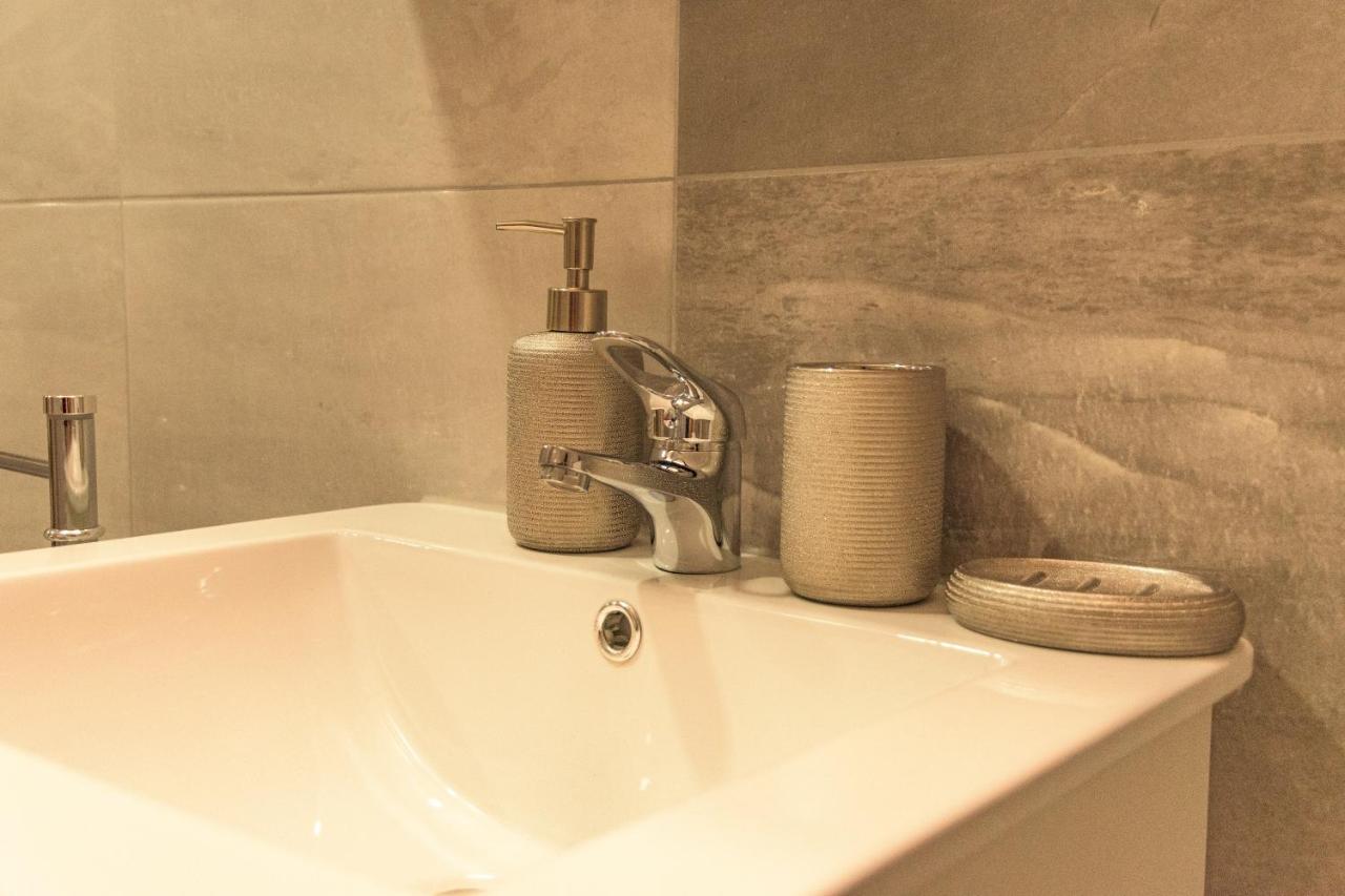 Apartmani Marijamagdalena Gračac Екстериор снимка