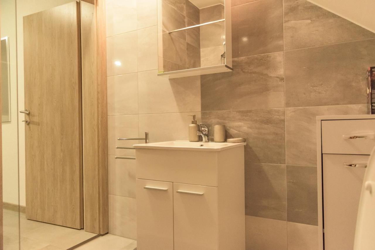 Apartmani Marijamagdalena Gračac Екстериор снимка