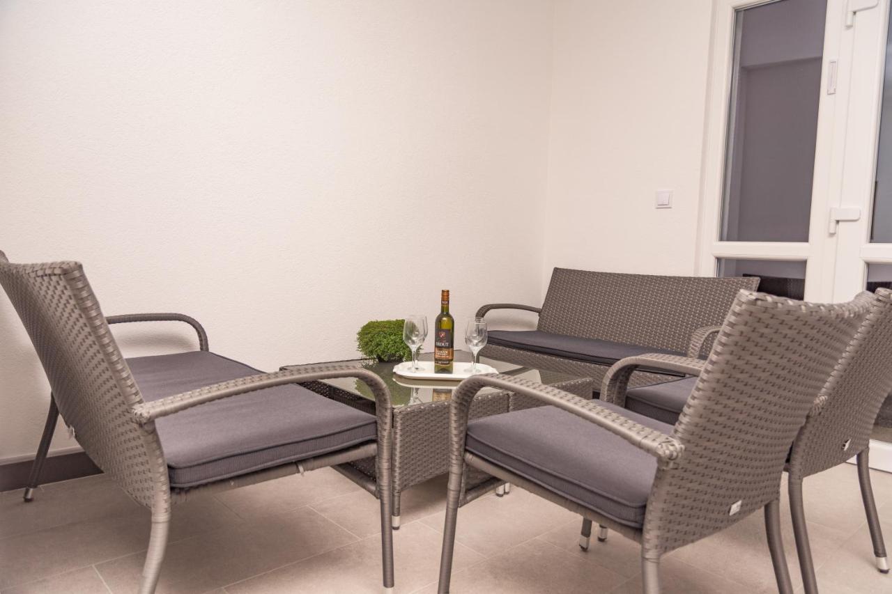 Apartmani Marijamagdalena Gračac Екстериор снимка