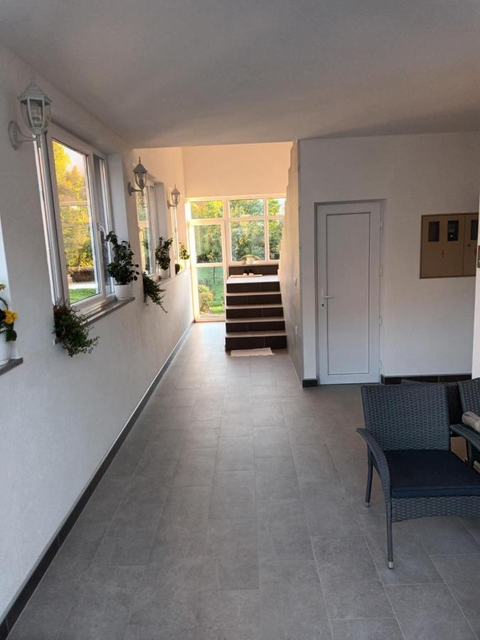Apartmani Marijamagdalena Gračac Екстериор снимка