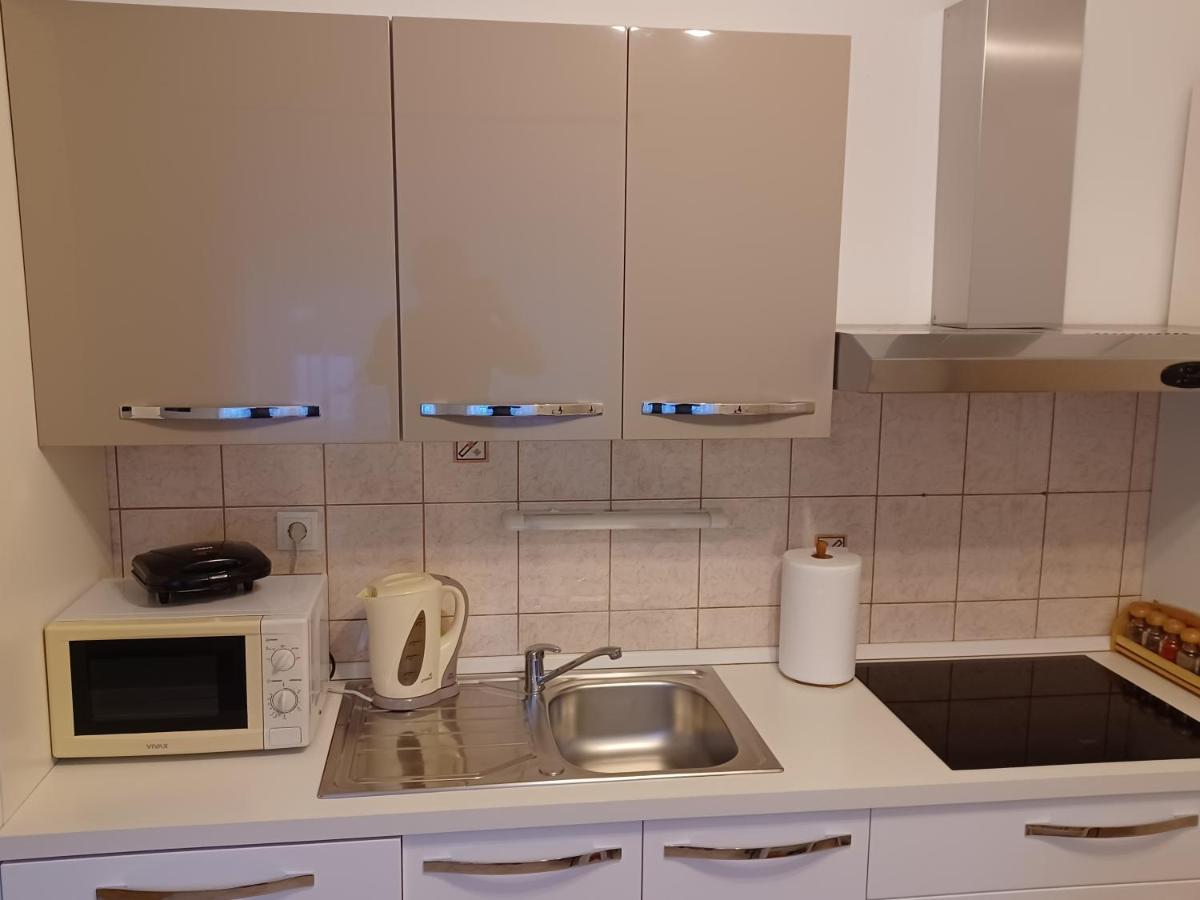 Apartmani Marijamagdalena Gračac Екстериор снимка