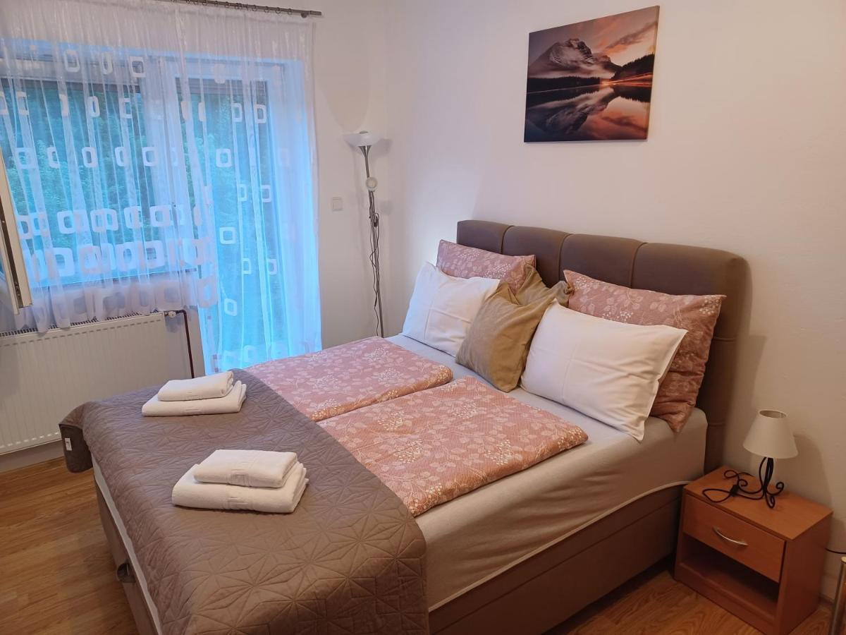 Apartmani Marijamagdalena Gračac Екстериор снимка
