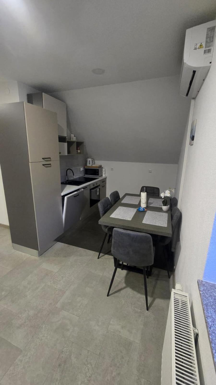 Apartmani Marijamagdalena Gračac Екстериор снимка