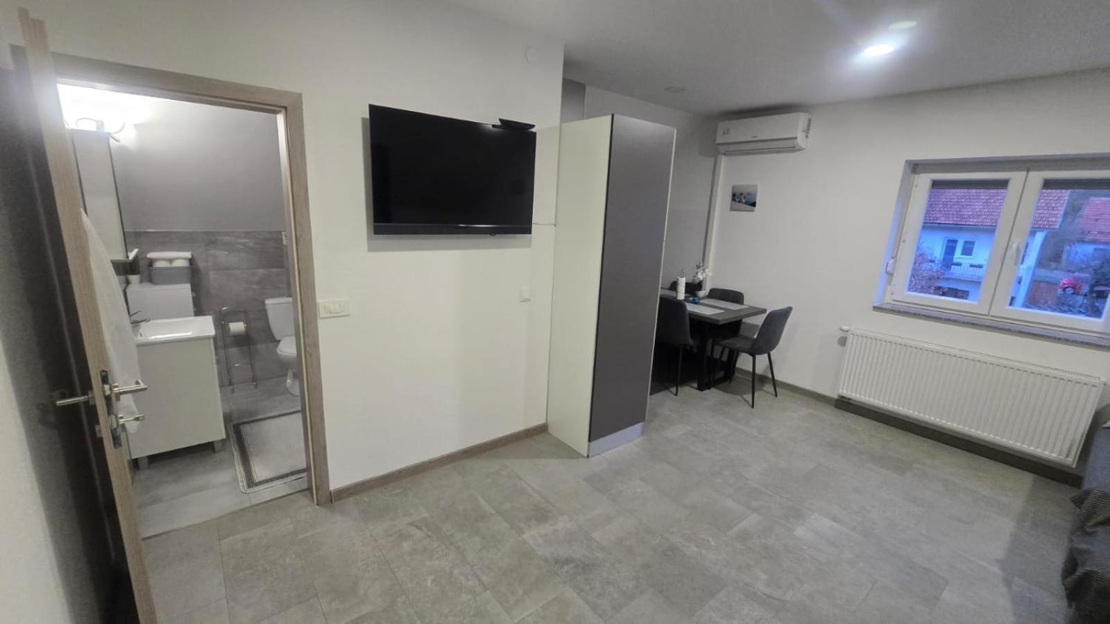 Apartmani Marijamagdalena Gračac Екстериор снимка